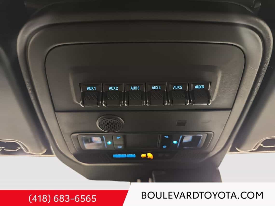 2024 Ford Bronco Black Diamond - Image 5