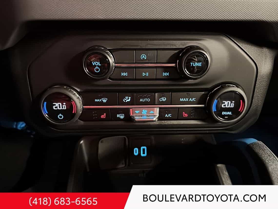 2024 Ford Bronco Black Diamond - Image 27