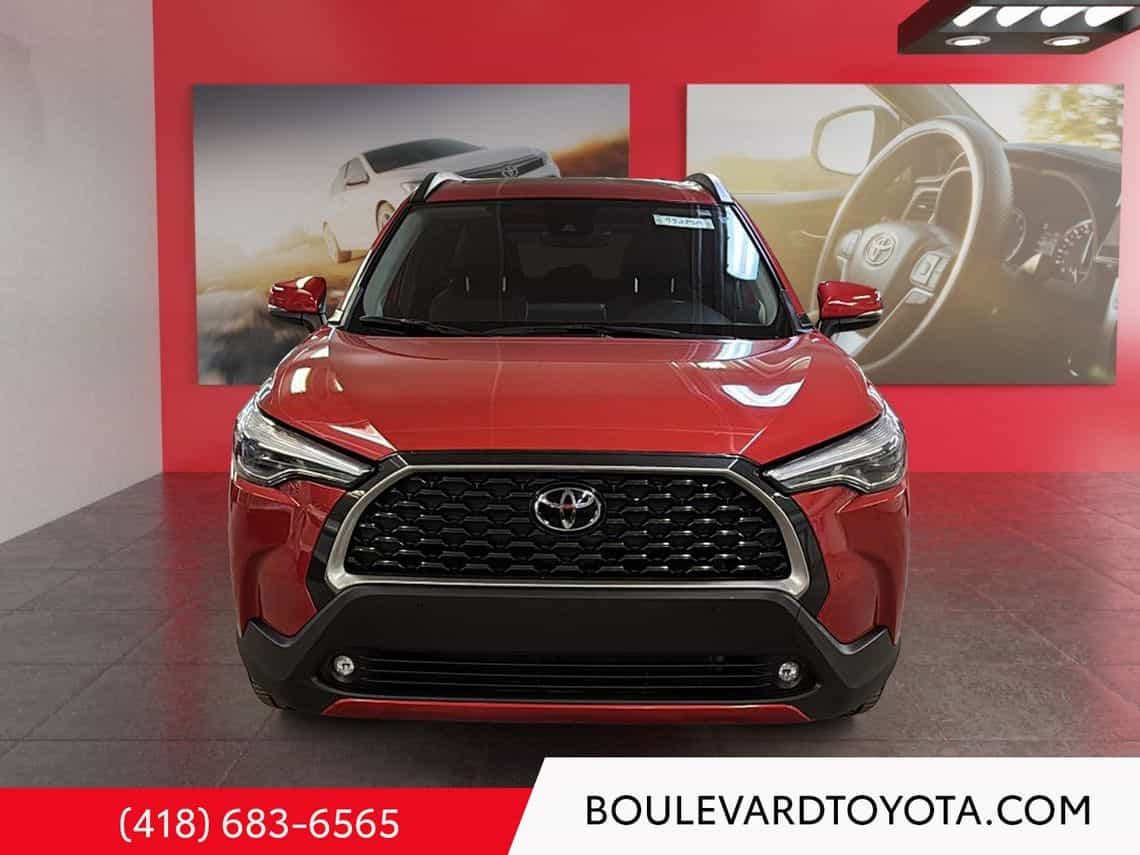 2022 Toyota Corolla Cross Xle - Image 2