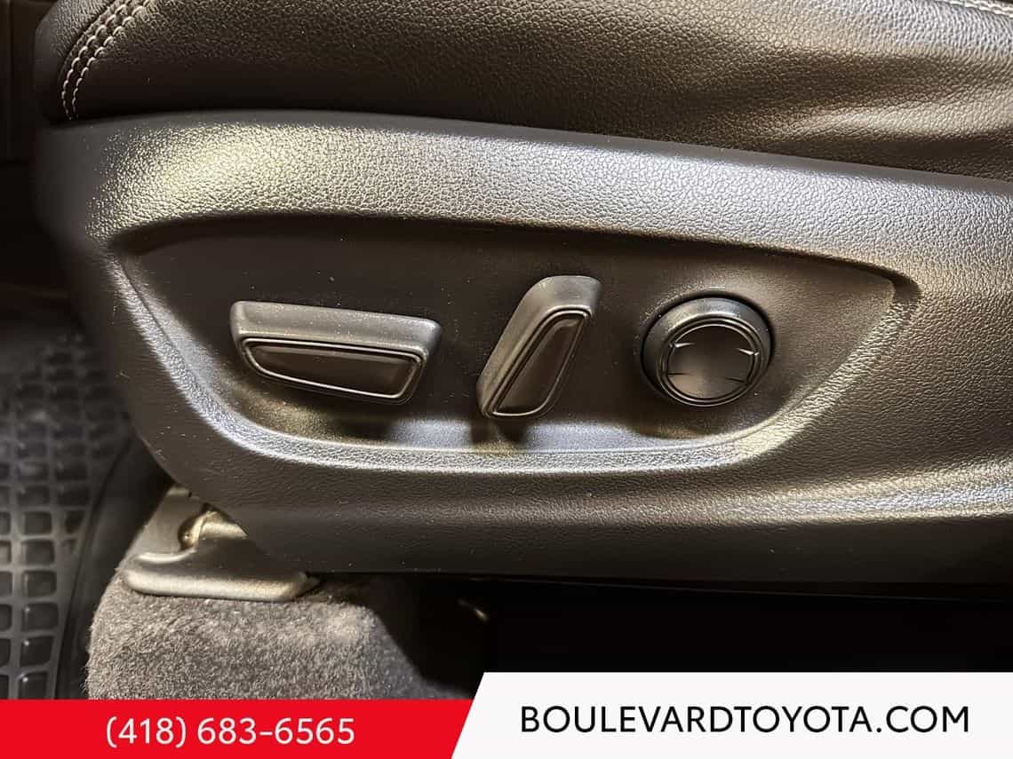 2022 Toyota Corolla Cross Xle - Image 29