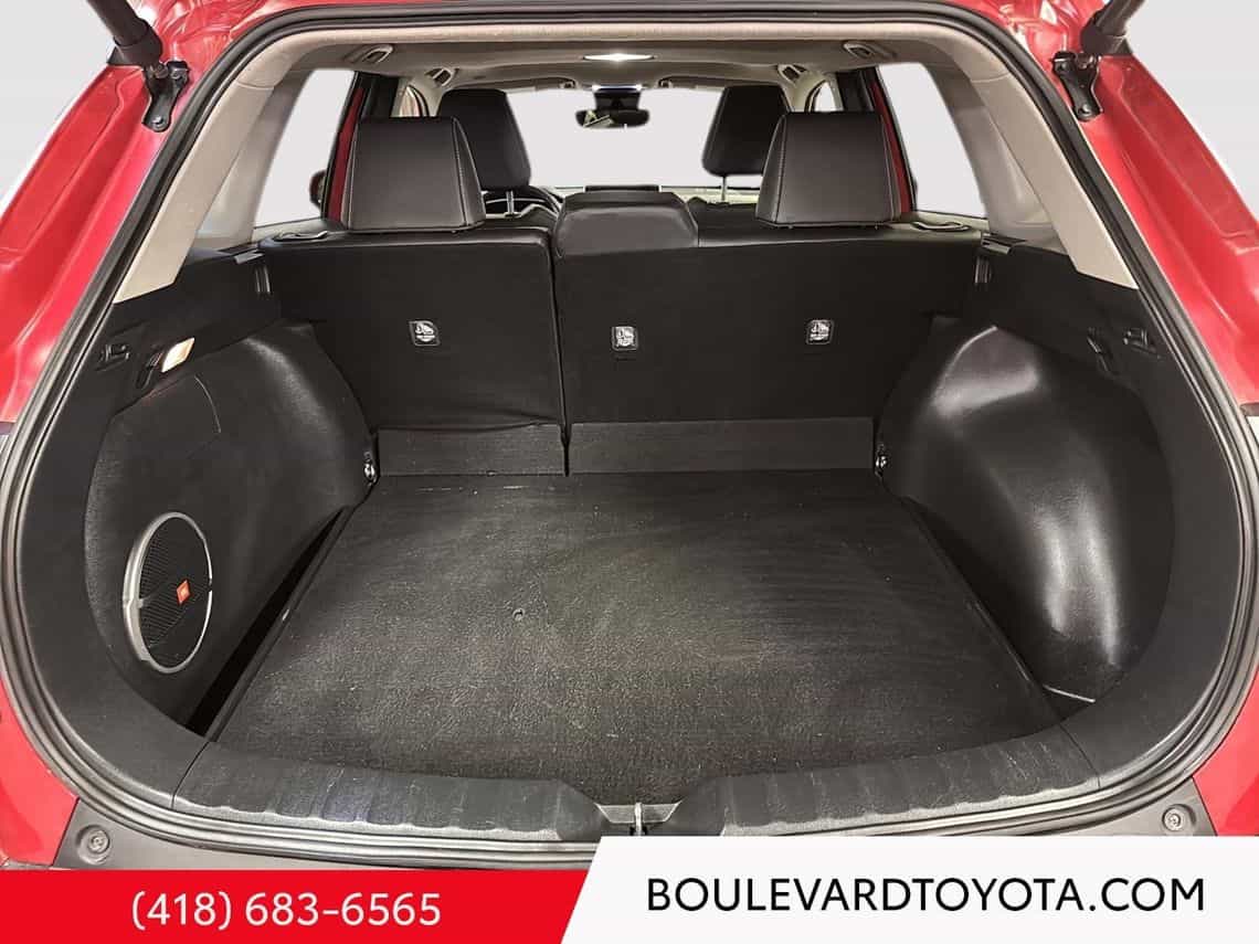 2022 Toyota Corolla Cross Xle - Image 47