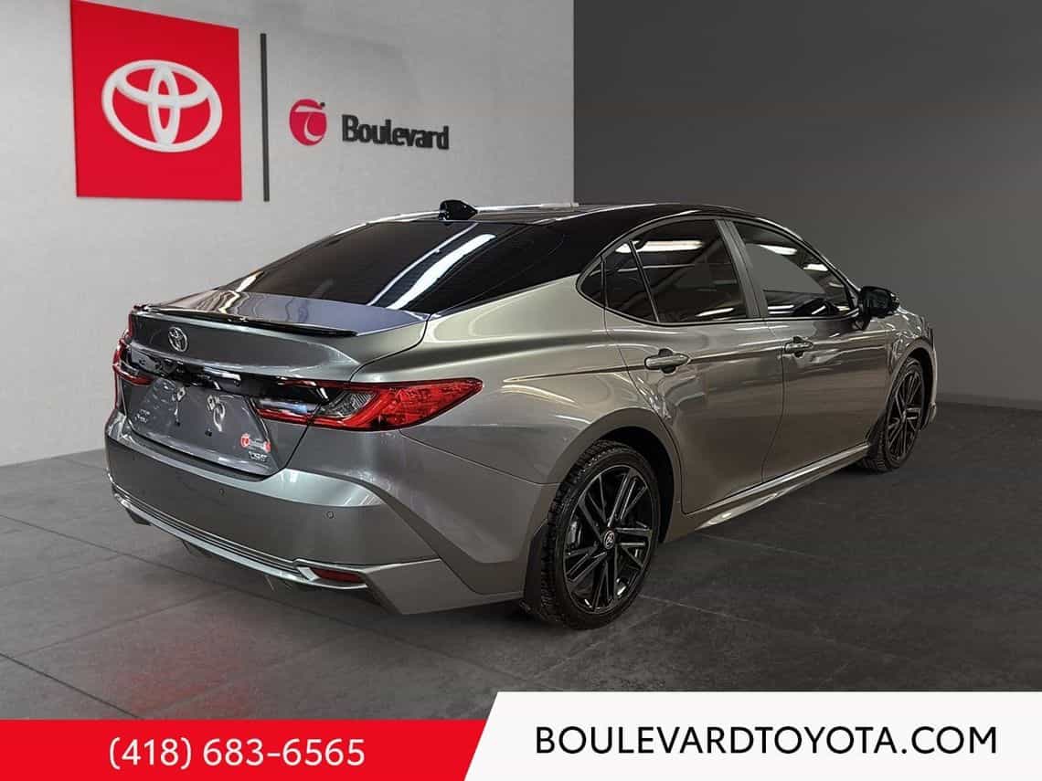 2025 Toyota Camry Xse Hybride - Image 9