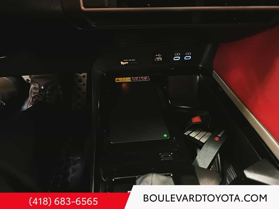 2025 Toyota Camry Xse Hybride - Image 17