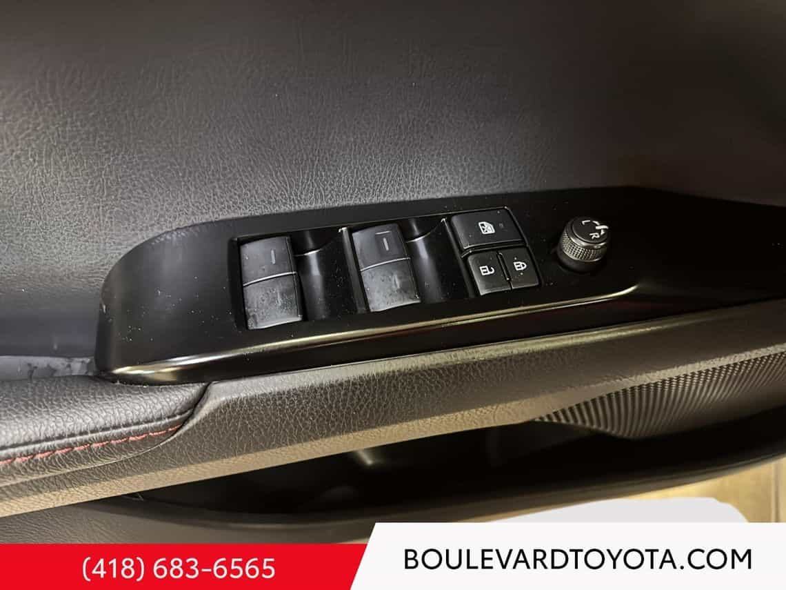 2025 Toyota Camry Xse Hybride - Image 19