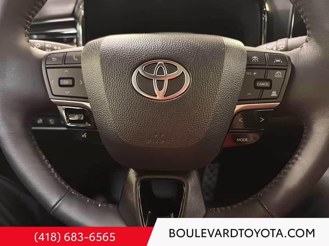 2025 Toyota Camry Xse Hybride - Image 27