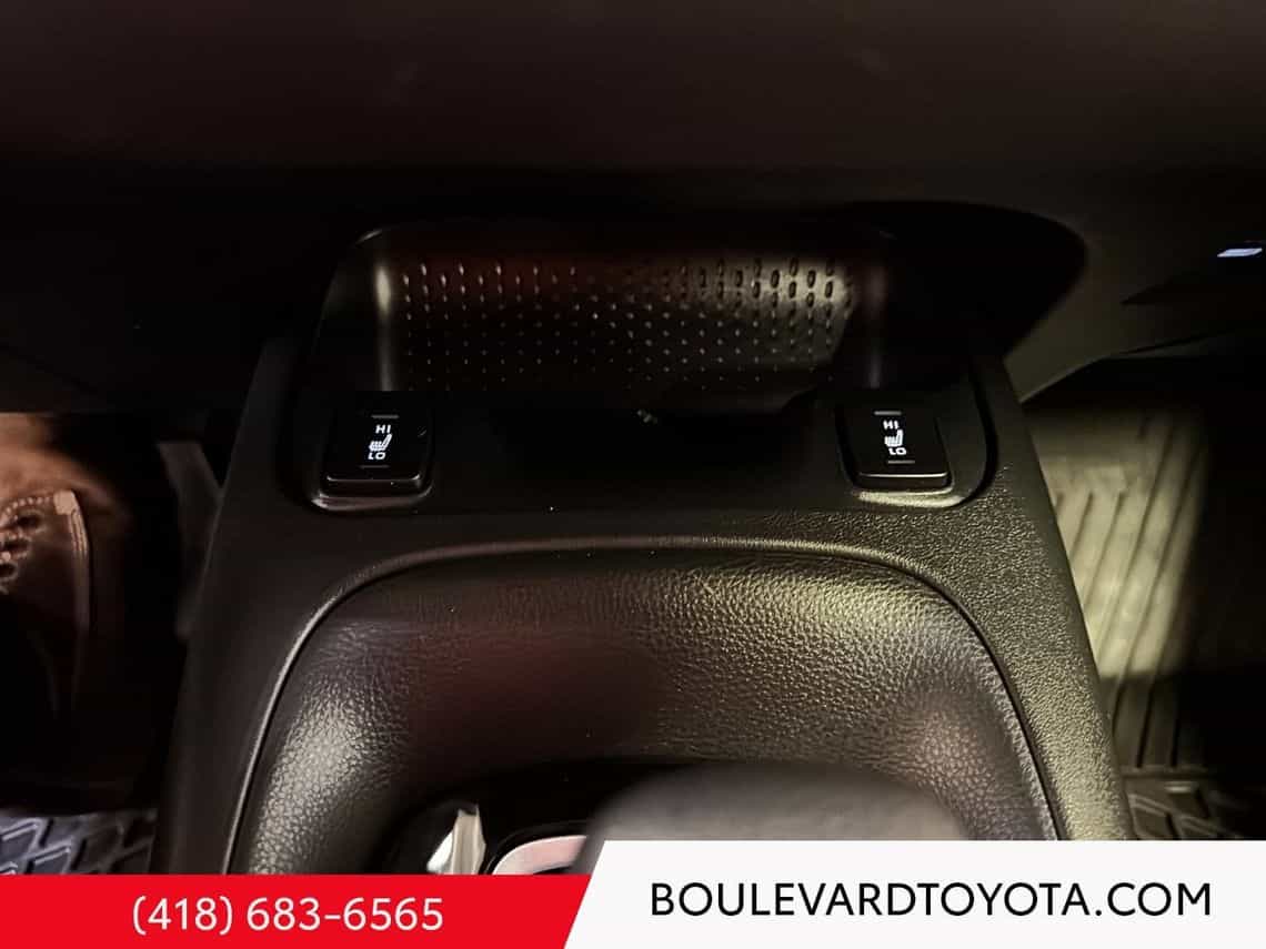 2025 Toyota Corolla LE Hybride - Image 10