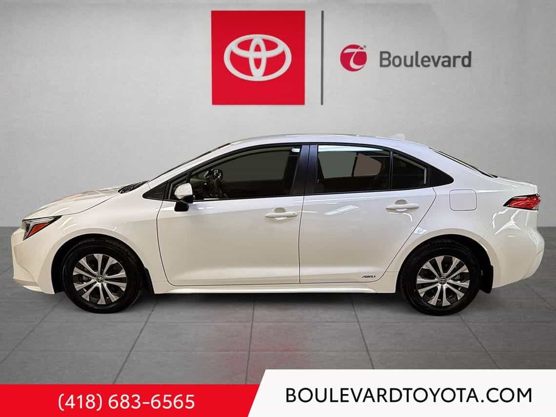 2025 Toyota Corolla LE Hybride - Image 14