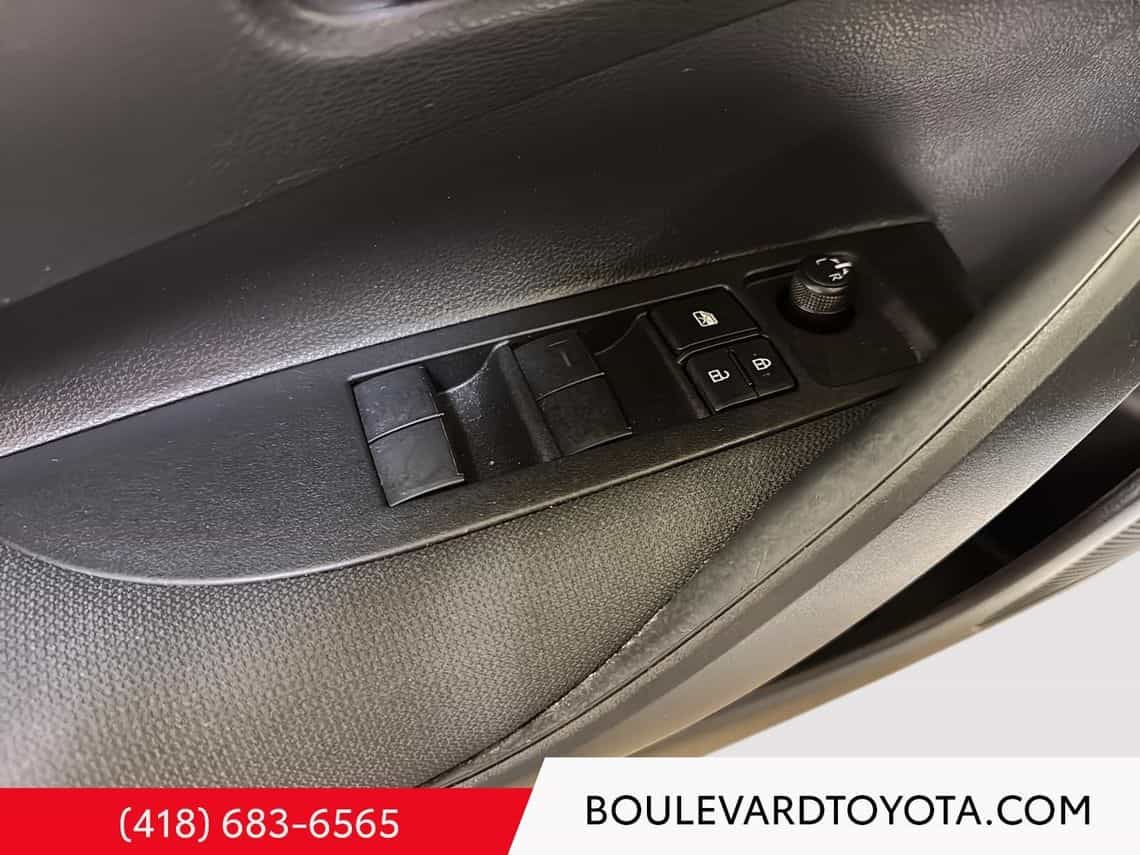 2025 Toyota Corolla LE Hybride - Image 19