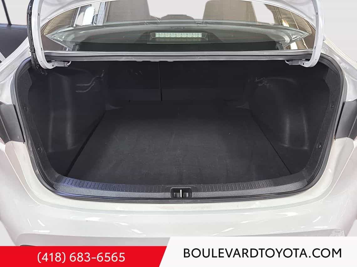 2025 Toyota Corolla LE Hybride - Image 22