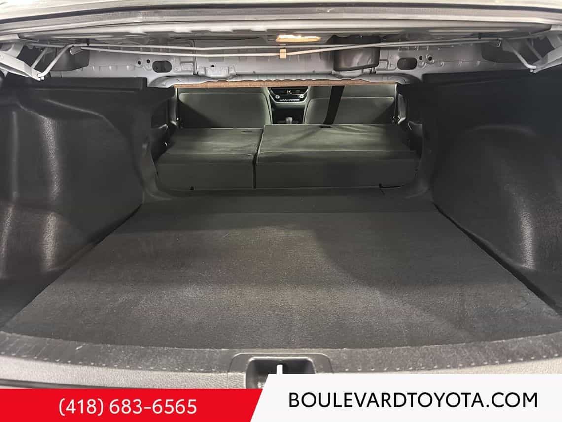 2025 Toyota Corolla LE Hybride - Image 24