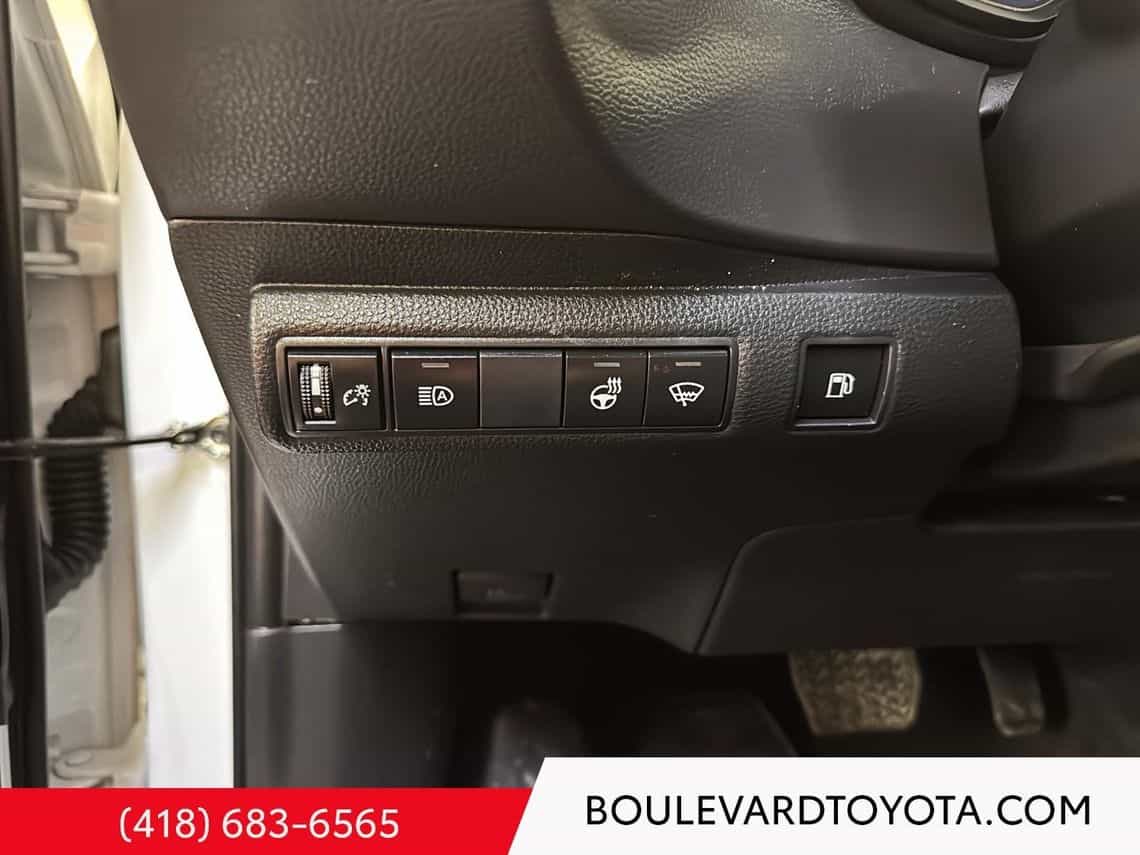 2025 Toyota Corolla LE Hybride - Image 25