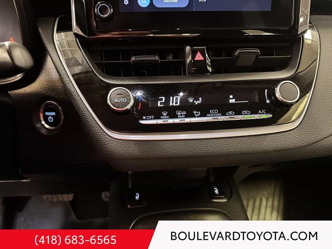 2025 Toyota Corolla LE Hybride - Image 27