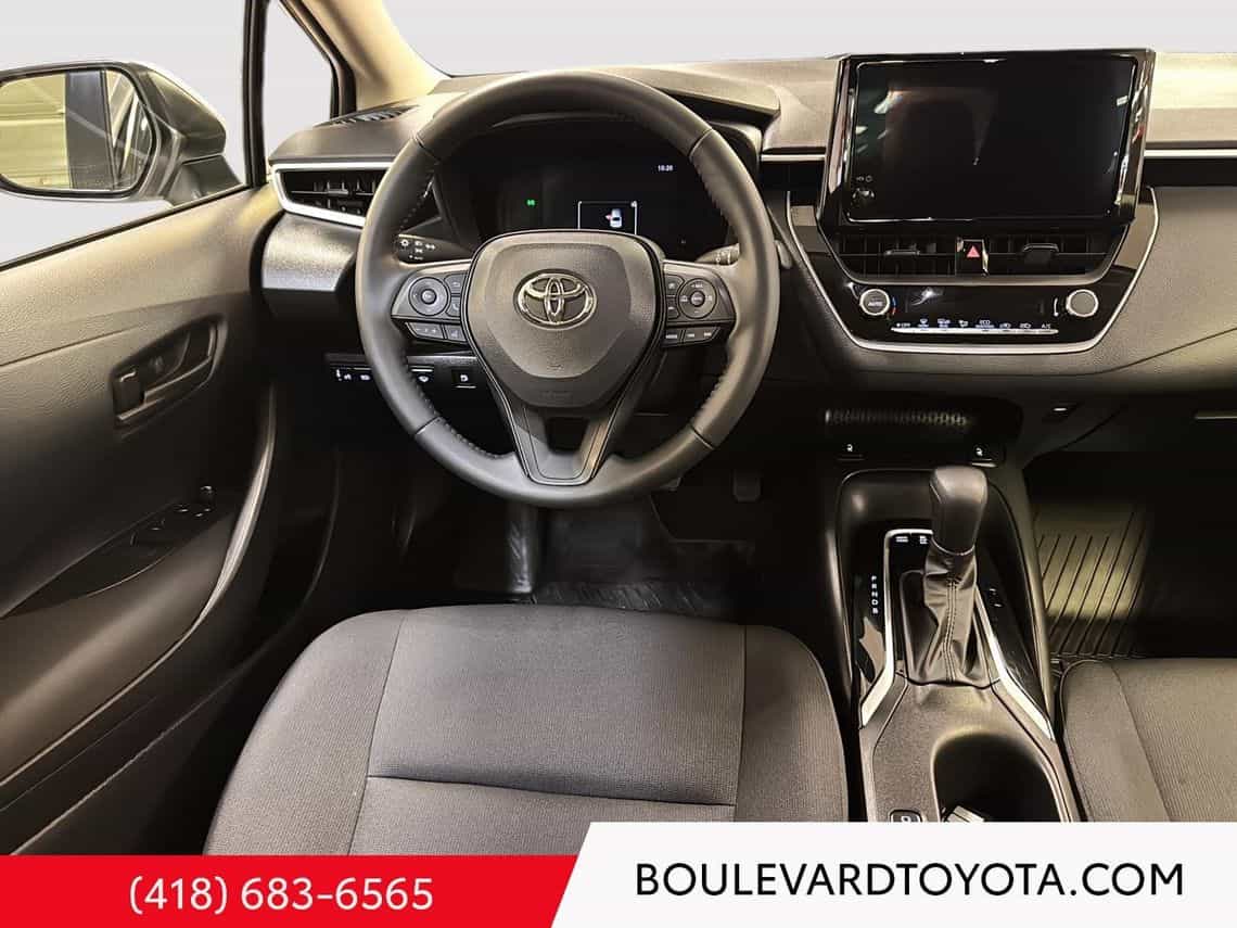 2025 Toyota Corolla LE Hybride - Image 20