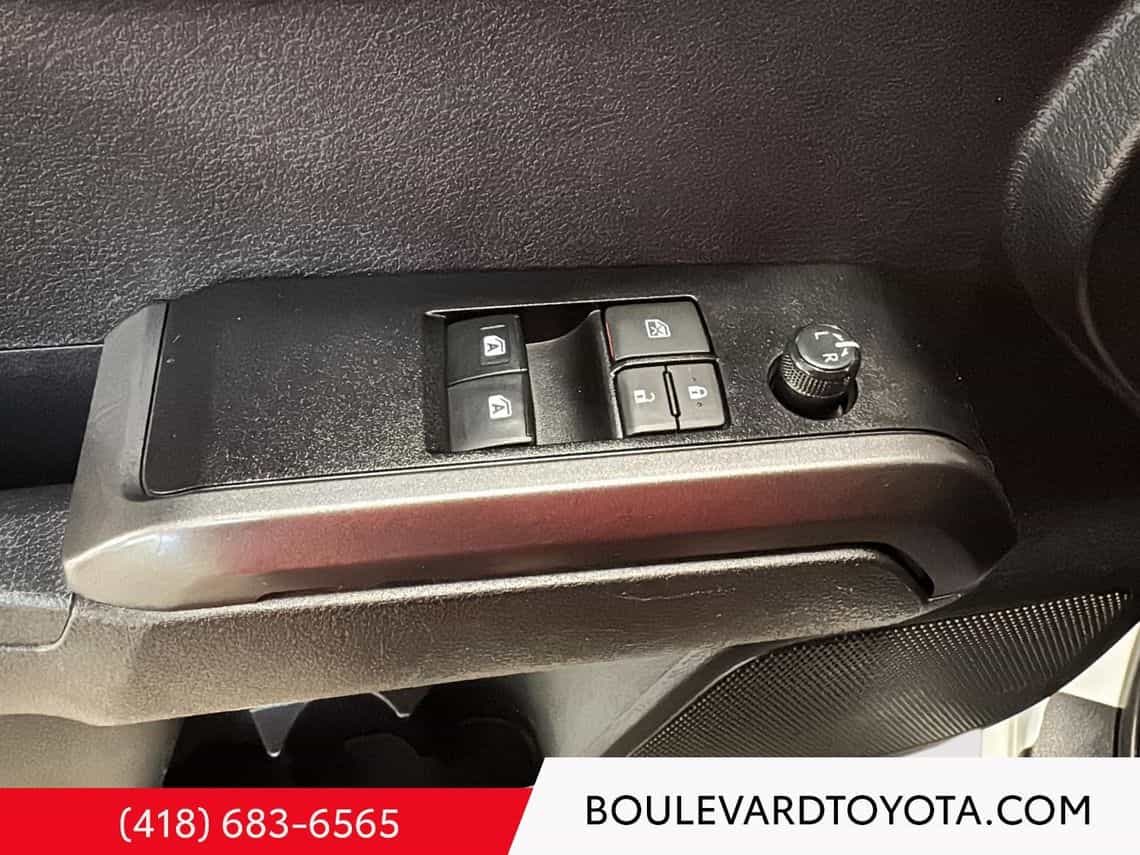 2023 Toyota Tacoma TRD Offroad - Image 28