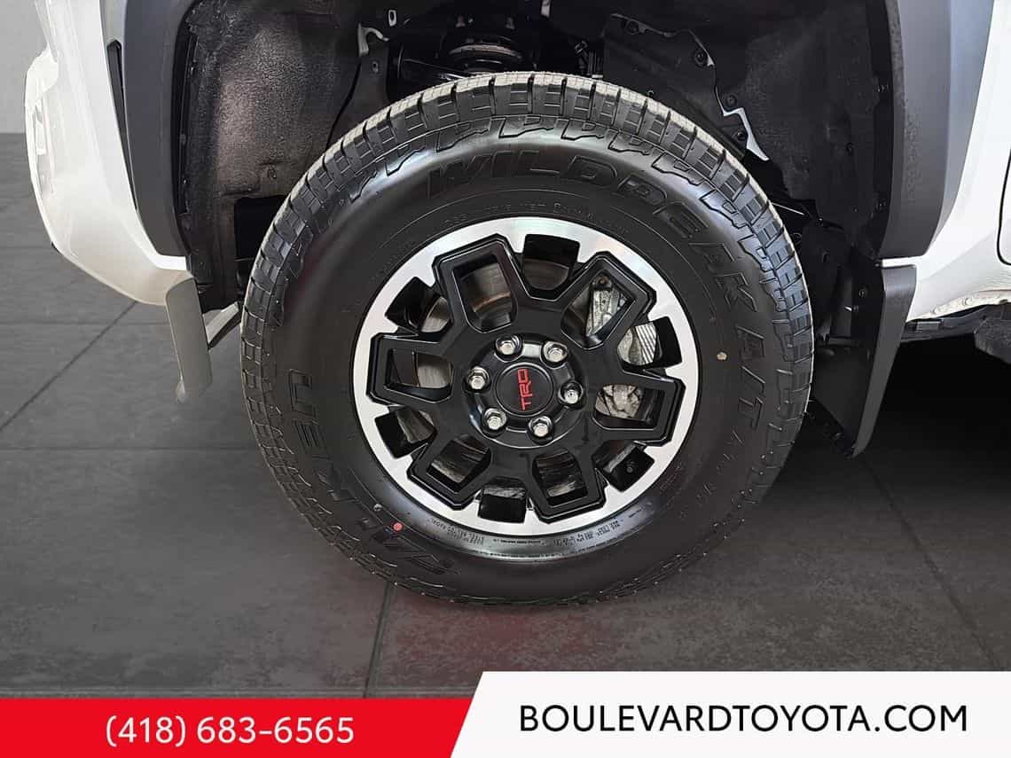 2024 Toyota Tacoma TRD Offroad Hybrid - Image 17