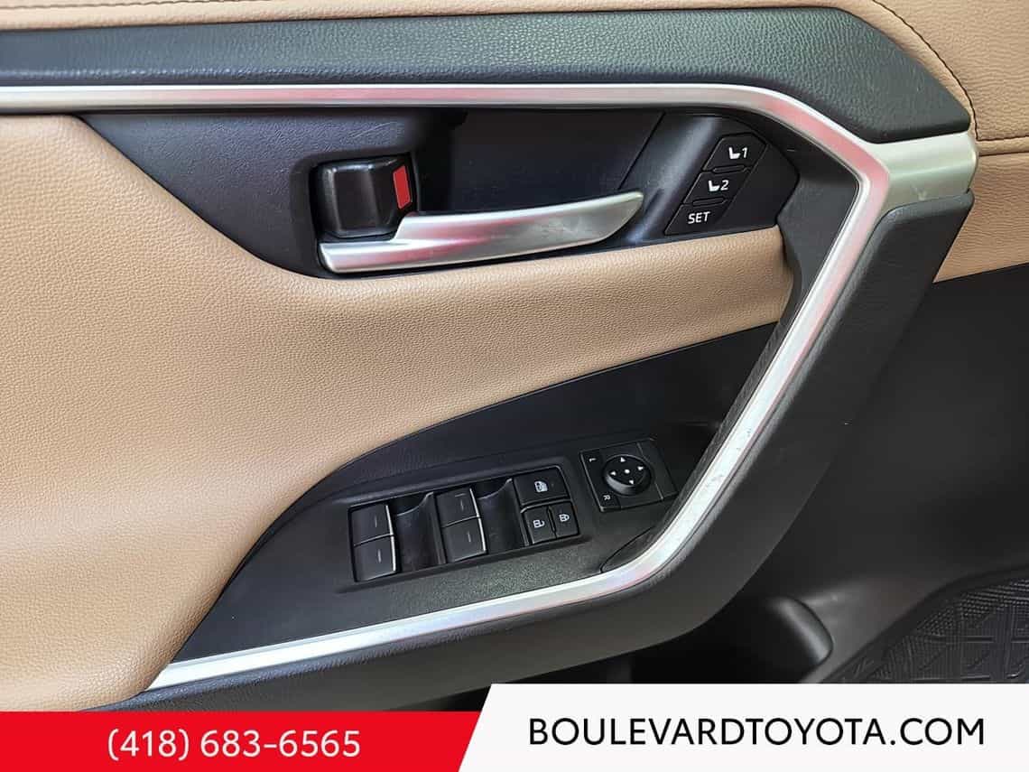 Image 10 Toyota Rav4 Limited 2025