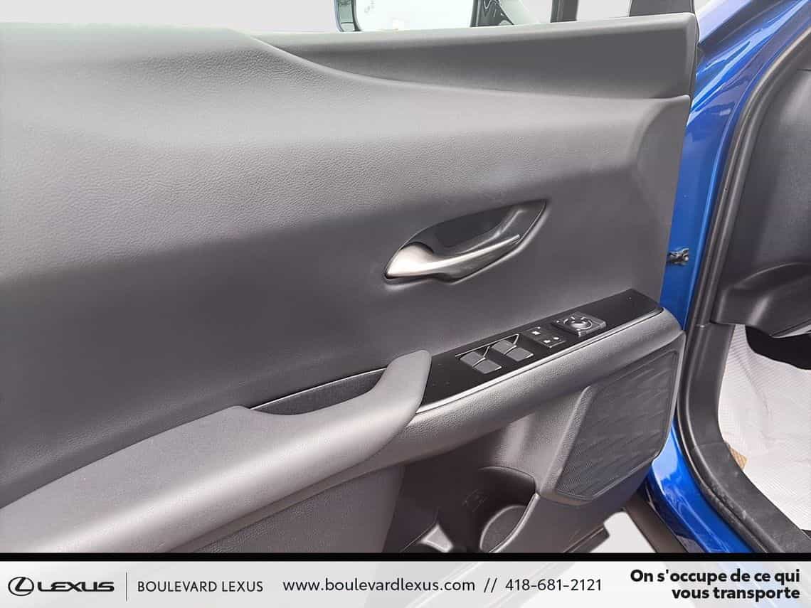 2024 Lexus UX 250h F Sport Design - Image 9