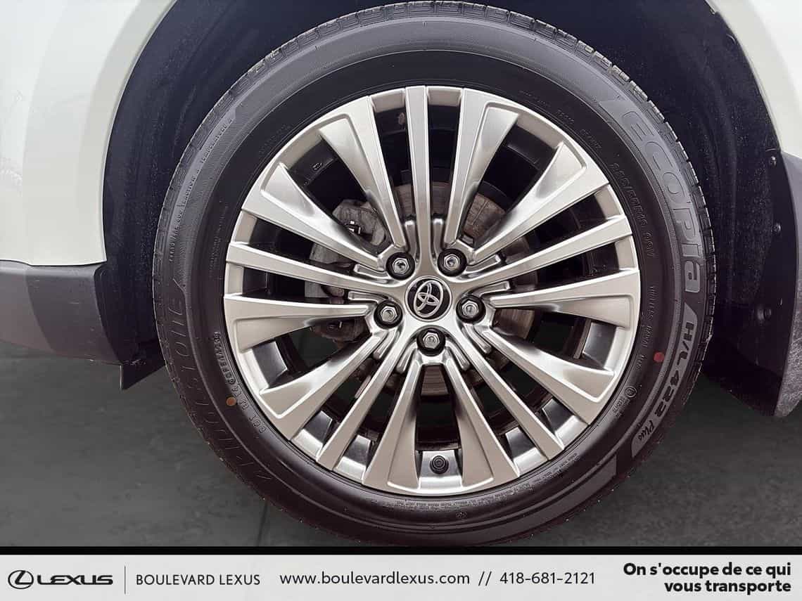 2024 Toyota Venza Xle - Image 8