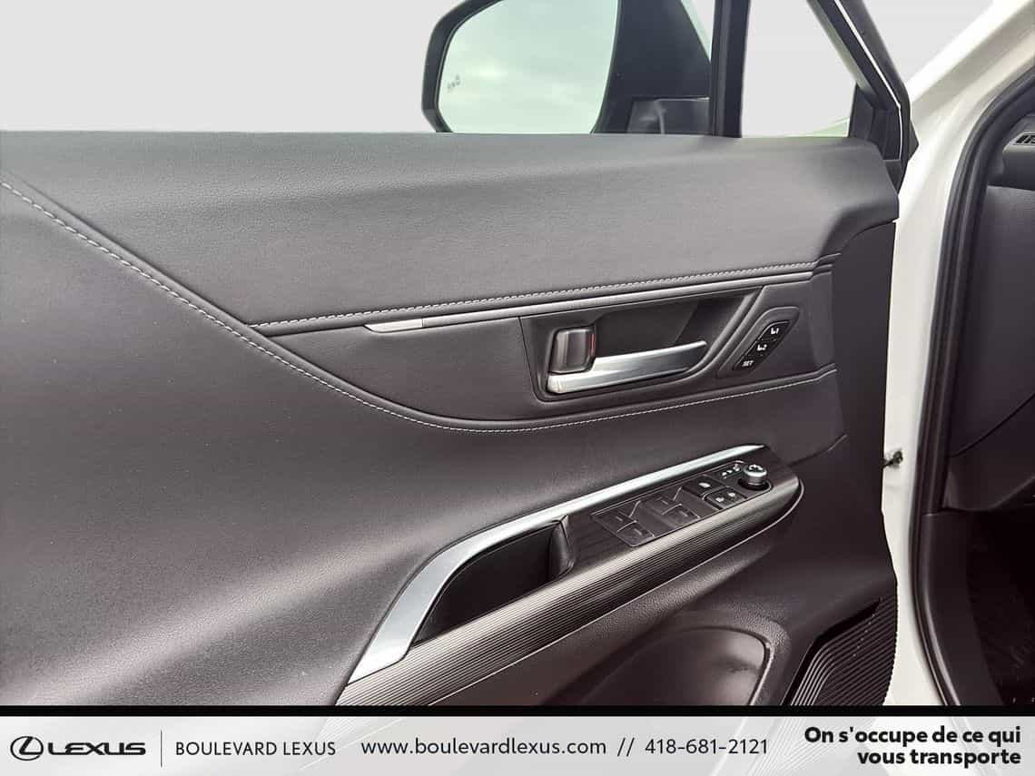 2024 Toyota Venza Xle - Image 9