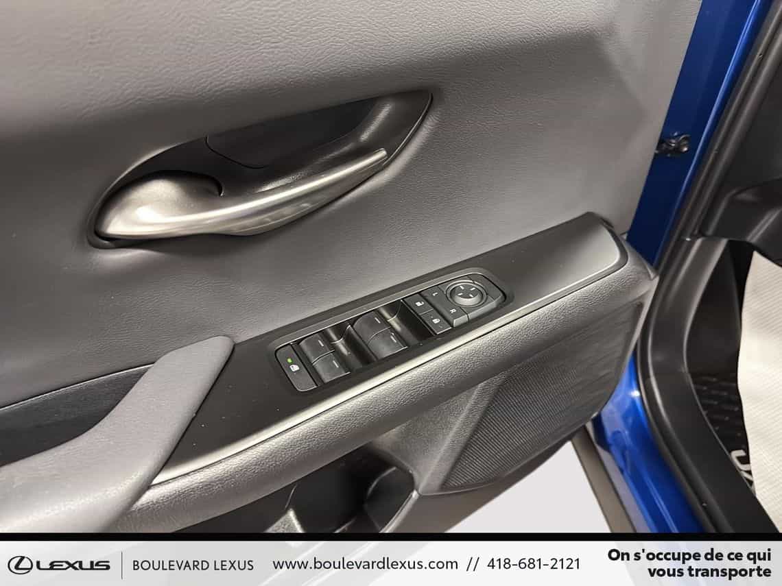 2025 Lexus UX 300h F Sport Design - Image 9