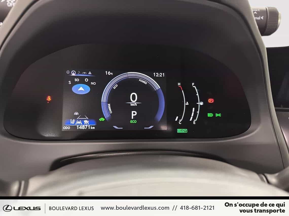 2025 Lexus UX 300h F Sport Design - Image 16