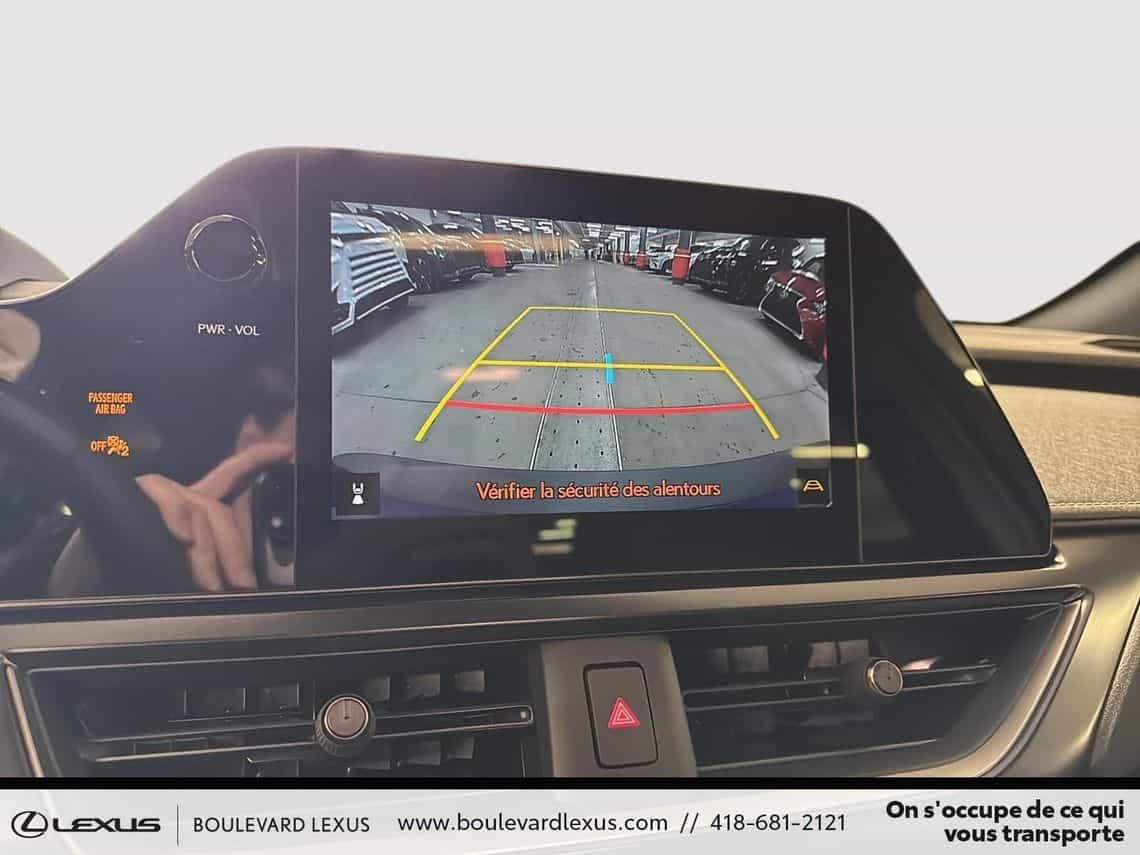 2025 Lexus UX 300h F Sport Design - Image 19