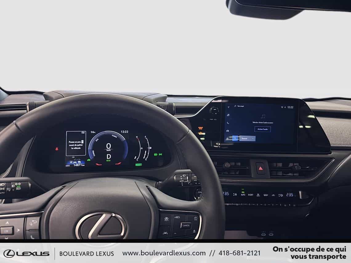 2025 Lexus UX 300h F Sport Design - Image 21