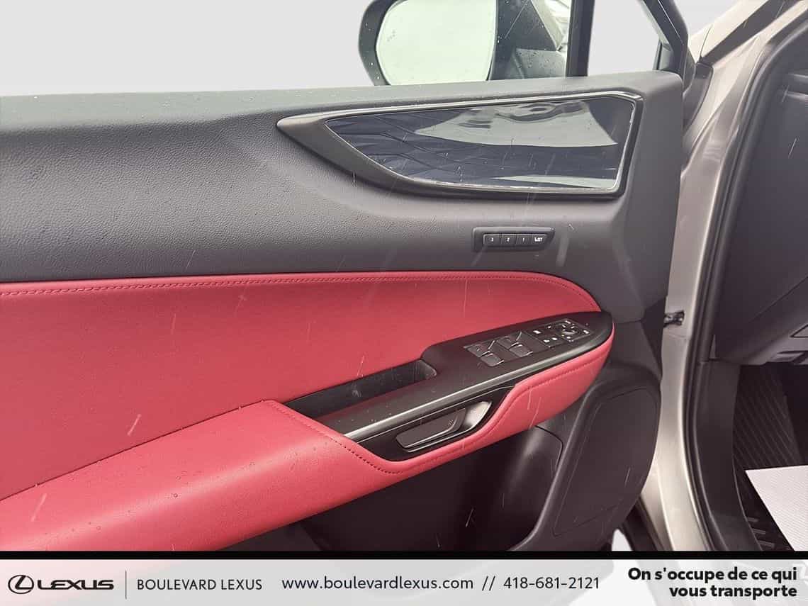 2022 Lexus NX 350h Premium - Image 9