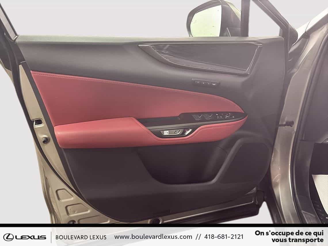 2022 Lexus NX 350h Luxe - Image 9