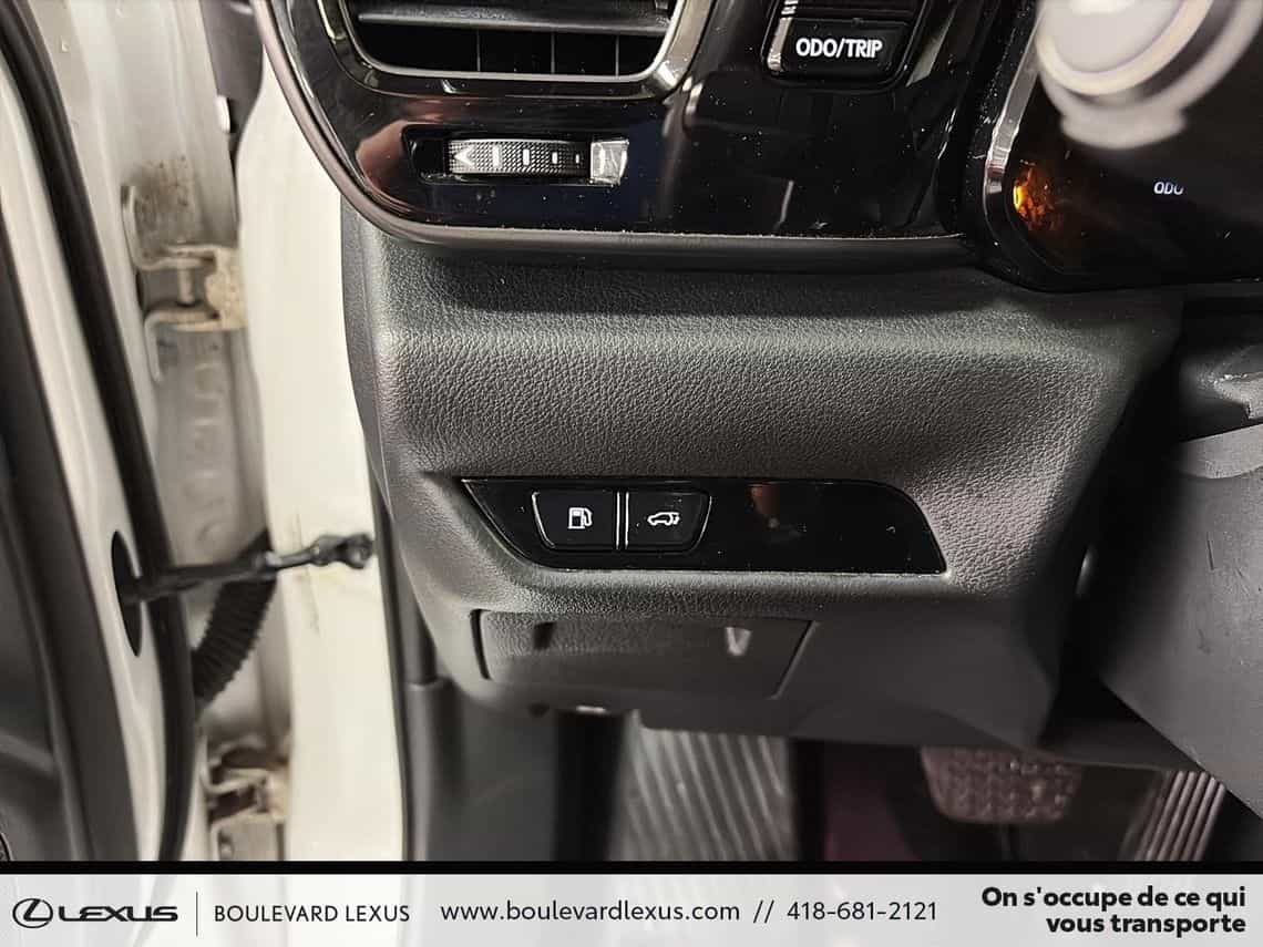 2023 Lexus NX 350h Luxe - Image 15