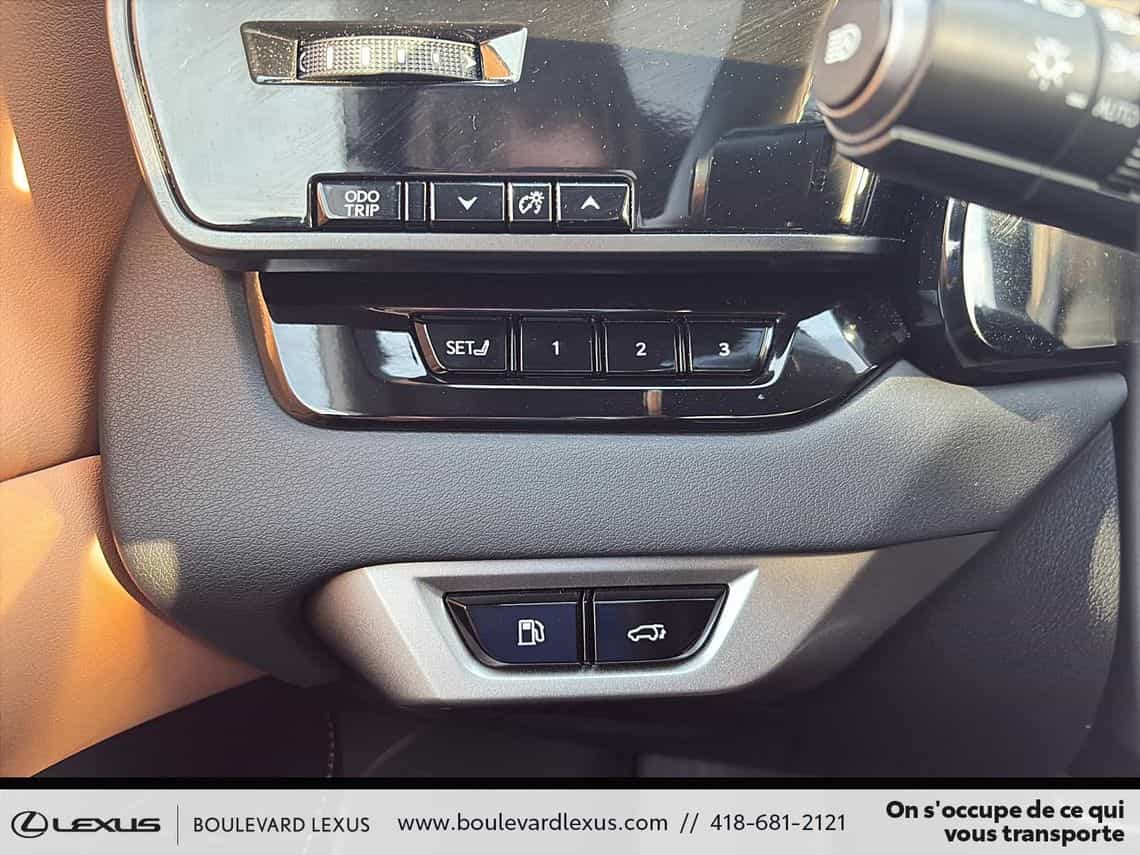 2023 Lexus RX 350h Premium - Image 15