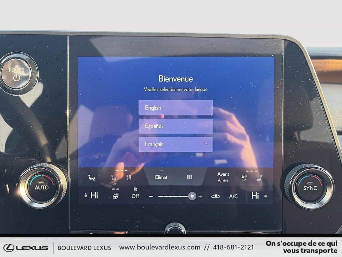 2023 Lexus RX 350h Premium - Image 17