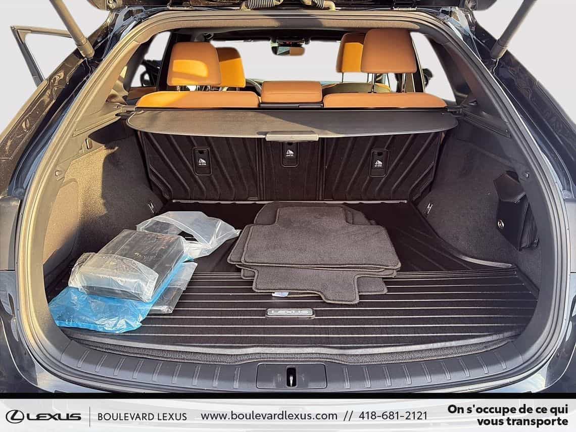 2023 Lexus RX 350h Premium - Image 24