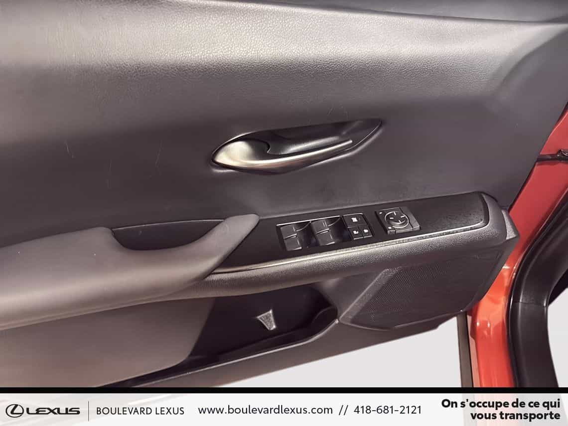 2020 Lexus UX 250h Premium - Image 9