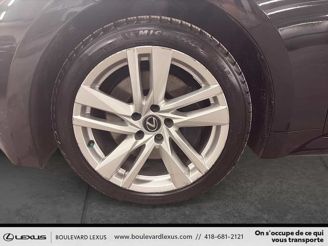 2023 Lexus IS 300 Premium - Image 8