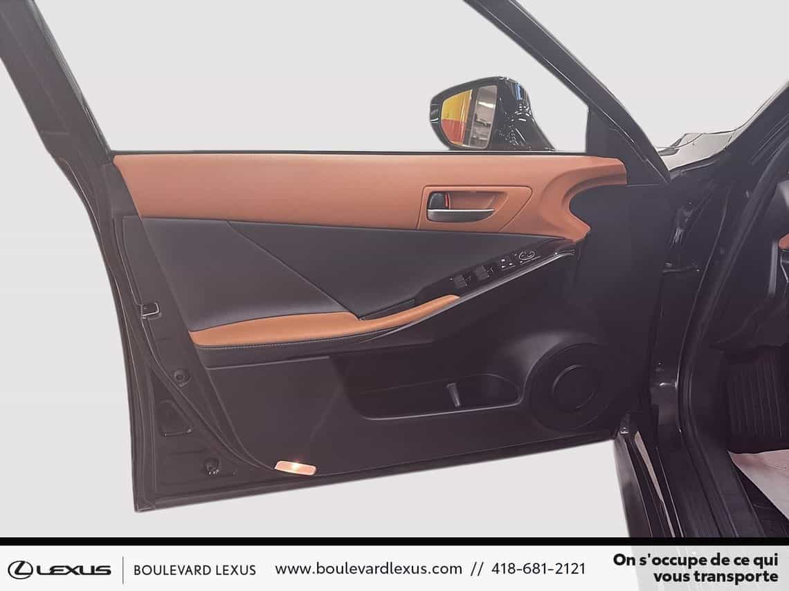 2023 Lexus IS 300 Premium - Image 9