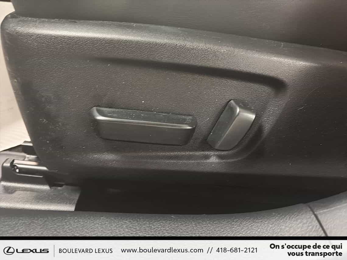 2023 Lexus IS 300 Premium - Image 11