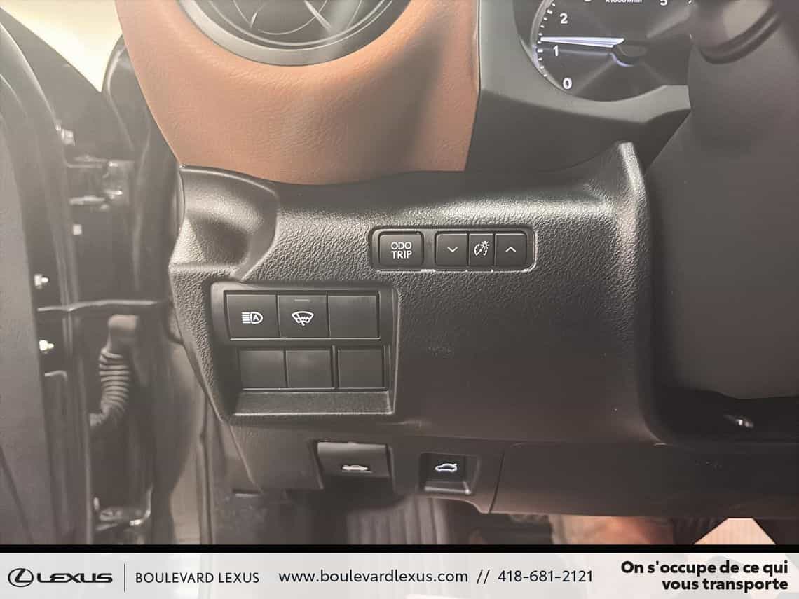 2023 Lexus IS 300 Premium - Image 15