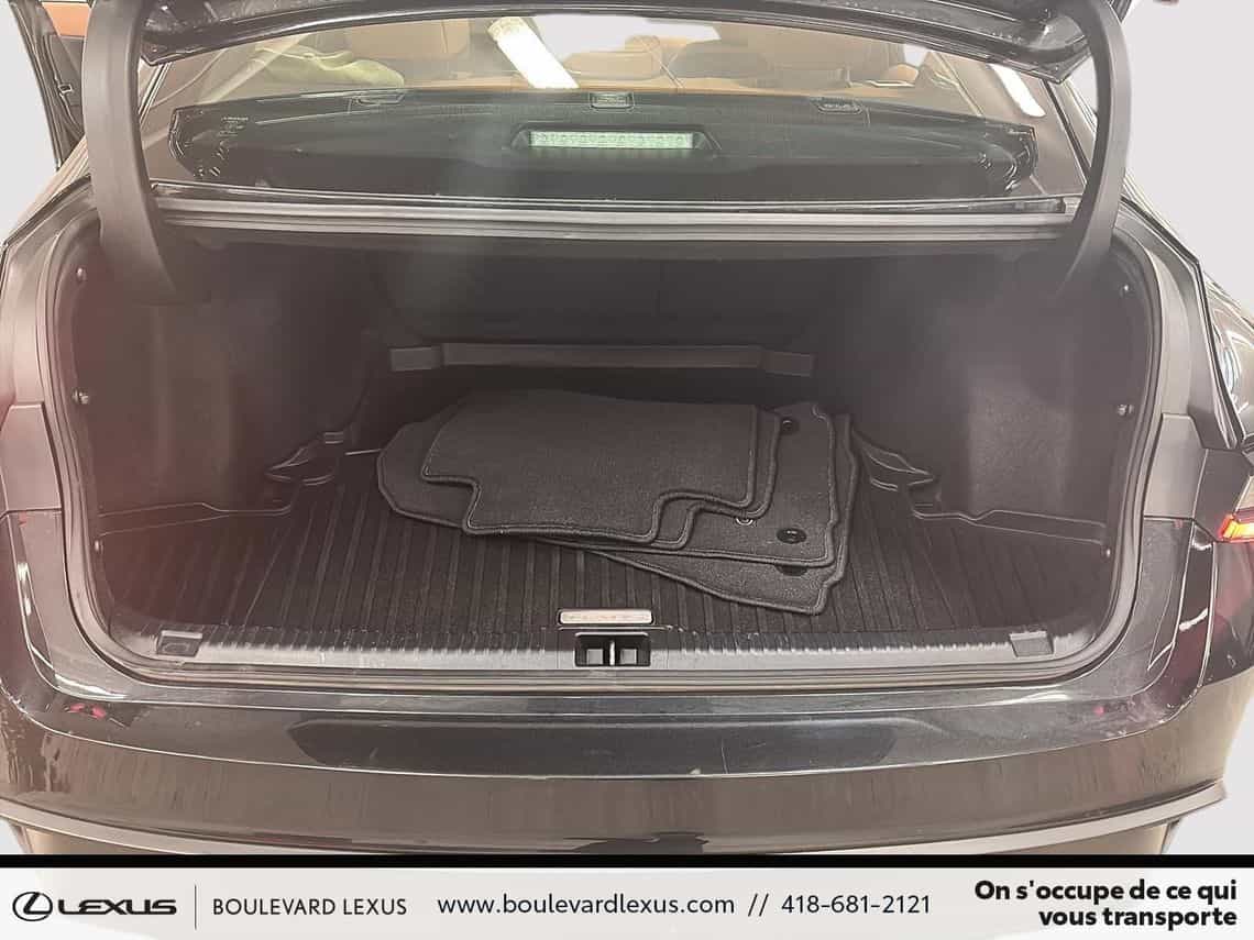 2023 Lexus IS 300 Premium - Image 23