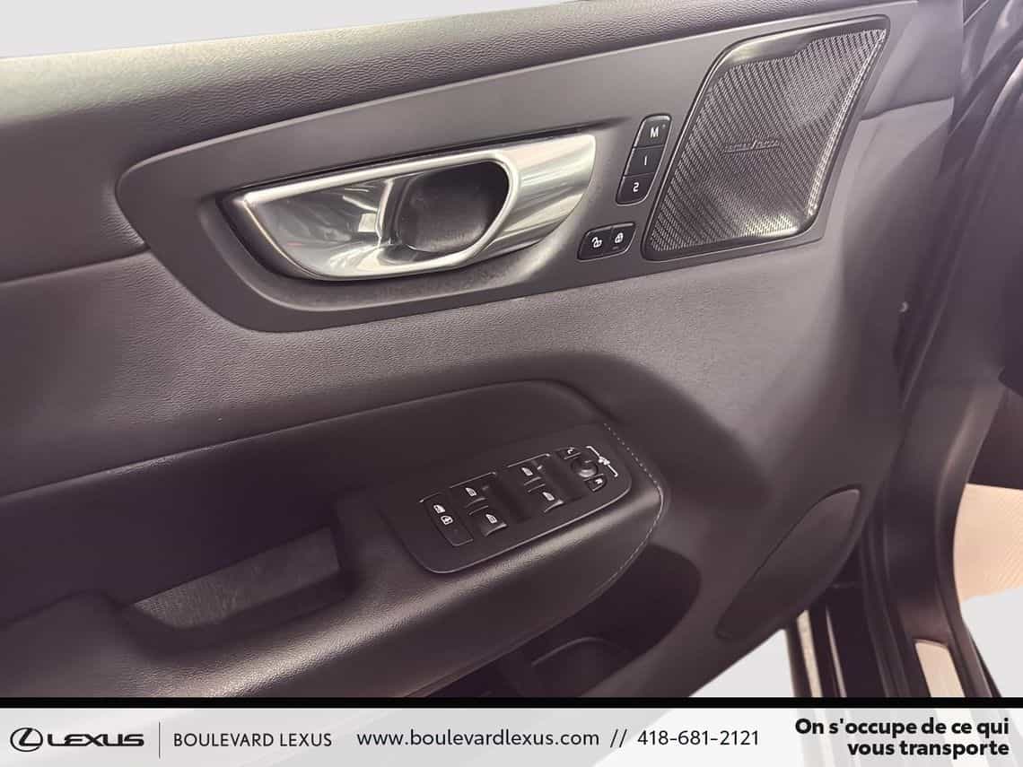 2023 Volvo XC60 Recharge Plus Dark - Image 9