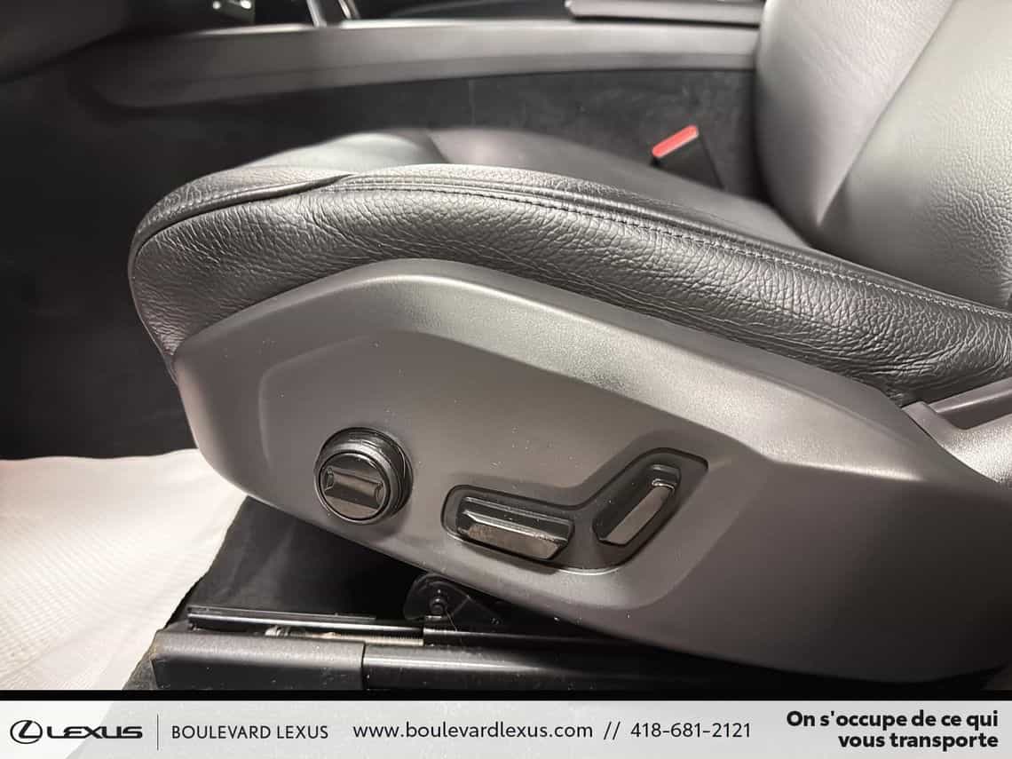 2023 Volvo XC60 Recharge Plus Dark - Image 11