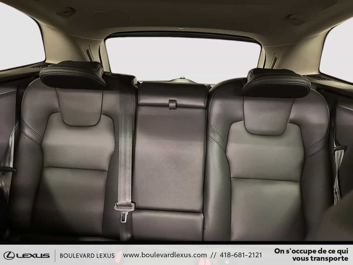 2023 Volvo XC60 Recharge Plus Dark - Image 22