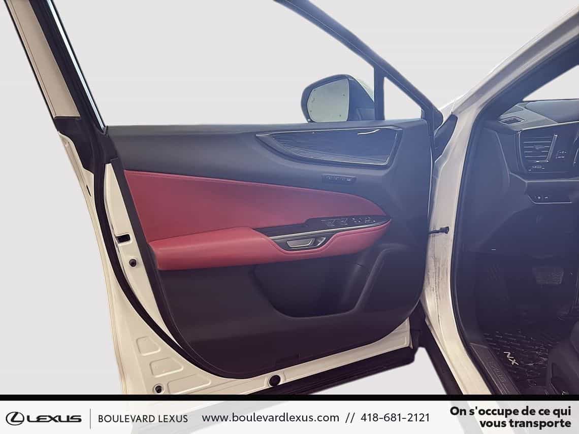 2023 Lexus NX 350h Premium - Image 9