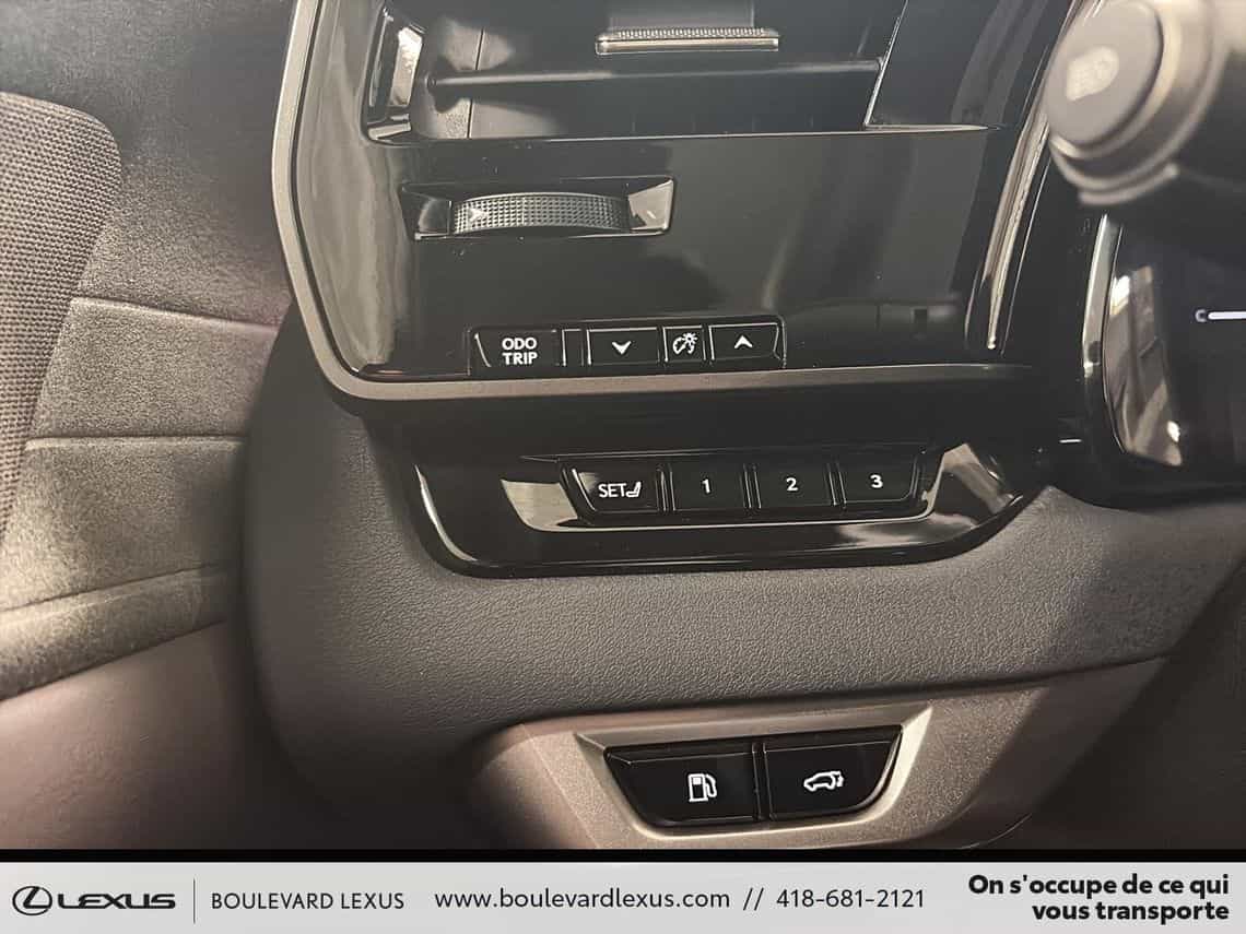 2025 Lexus RX 350H Exécutif - Image 16