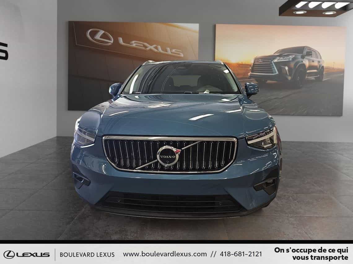 2024 Volvo XC40 Plus Bright - Image 2