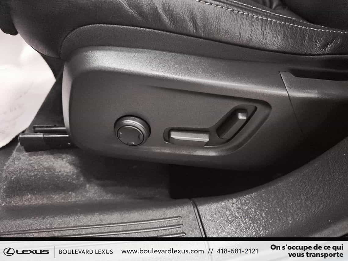 2024 Volvo XC40 Plus Bright - Image 11