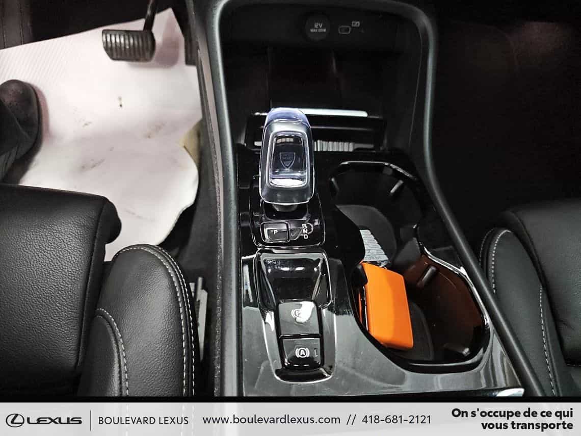 2024 Volvo XC40 Plus Bright - Image 19