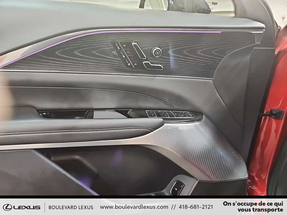 2024 Cadillac Lyriq Sport 2 AWD - Image 9