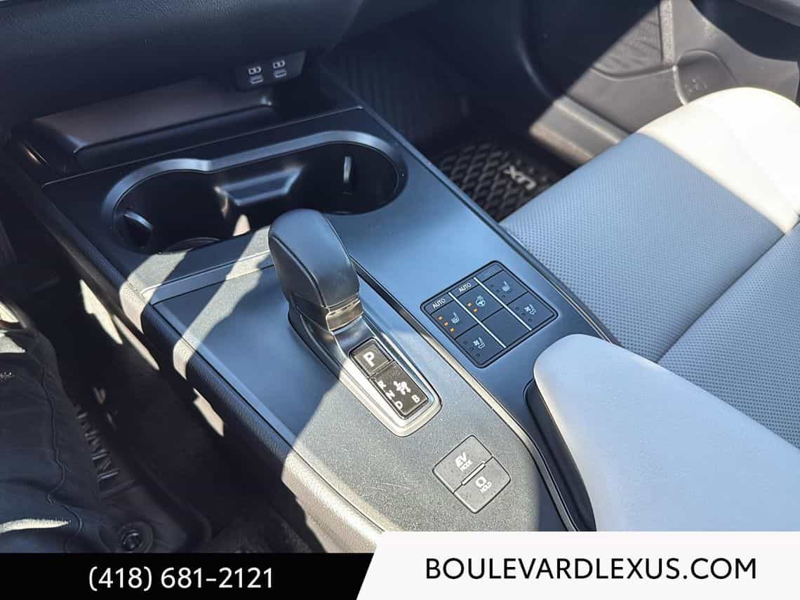 Image 4 Lexus UX 300h F Sport Design 2025