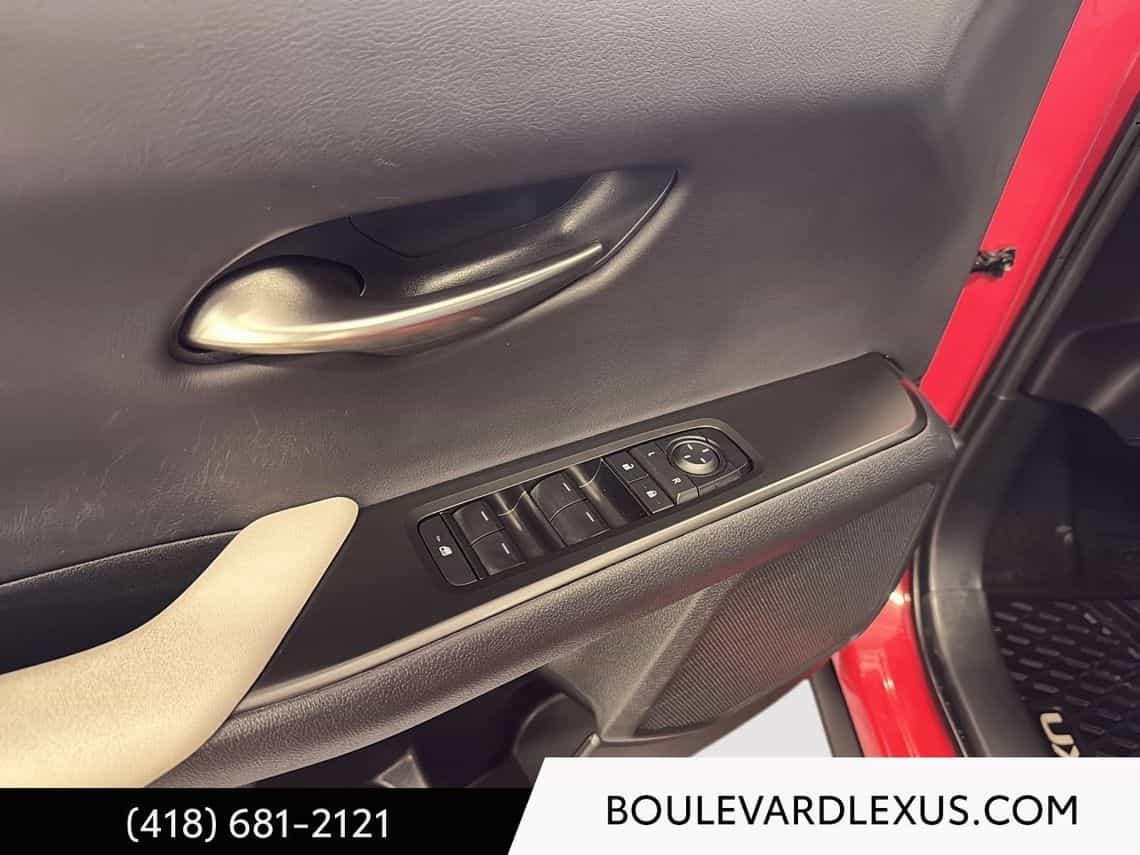 Image 13 Lexus UX 300h F Sport Design 2025